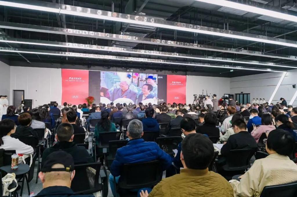  致敬中国纺织，做新时代美奋斗者！庆祝“郝建秀小组”建组70周年大会在青岛纺织谷盛大举行