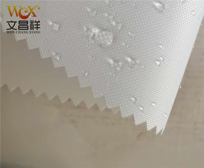 牛津布和春亚纺雨衣的区别