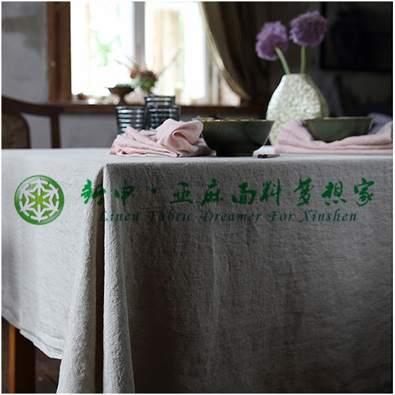 用专业级别的水准来熨烫亚麻桌布
